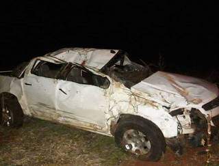 Acidente entre duas caminhonetes deixa um morto e quatro feridos 