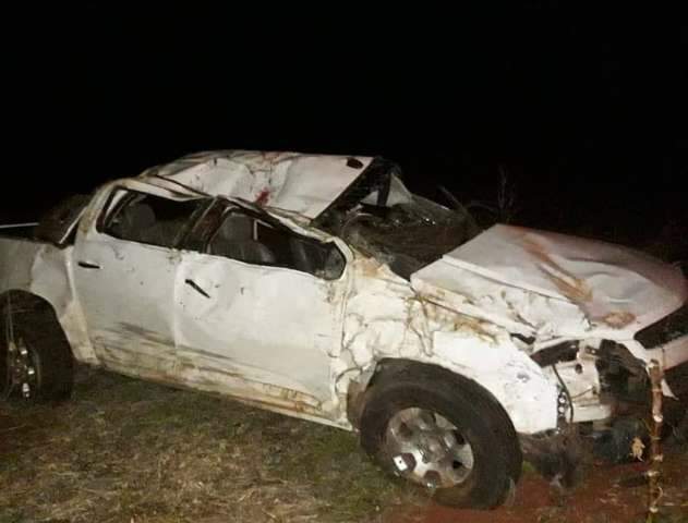 Acidente entre duas caminhonetes deixa um morto e quatro feridos 