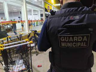 Domingo é dia de vacinação dos guardas e fiscais da Agetran Domingo é dia de vacinação dos guardas e fiscais da Agetran