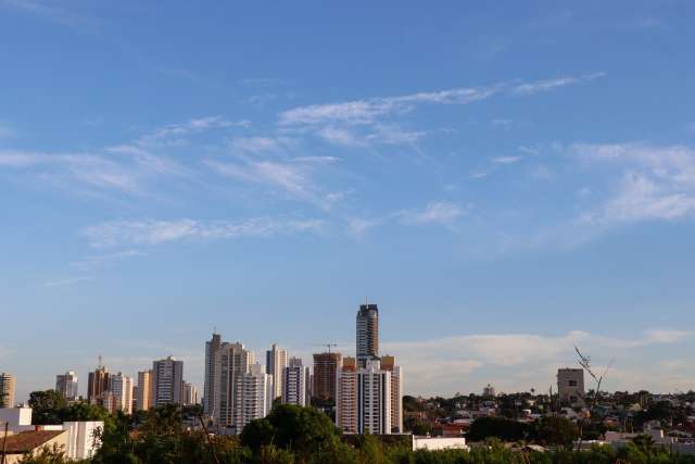 Sem previs&atilde;o de chuva na Capital, calor predomina e m&aacute;xima pode chegar aos 34&deg;C