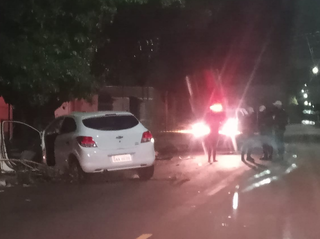 T&eacute;cnica em enfermagem morre ao colidir ve&iacute;culo em &aacute;rvores e lixeira 