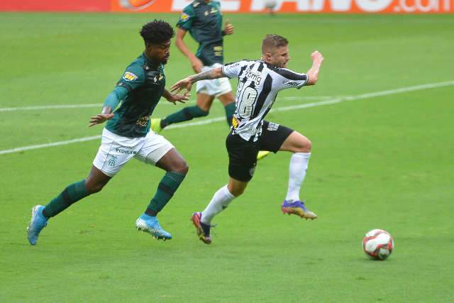 Nacho faz dois, Atl&eacute;tico ganha cl&aacute;ssico do Am&eacute;rica e se isola no topo do Mineiro