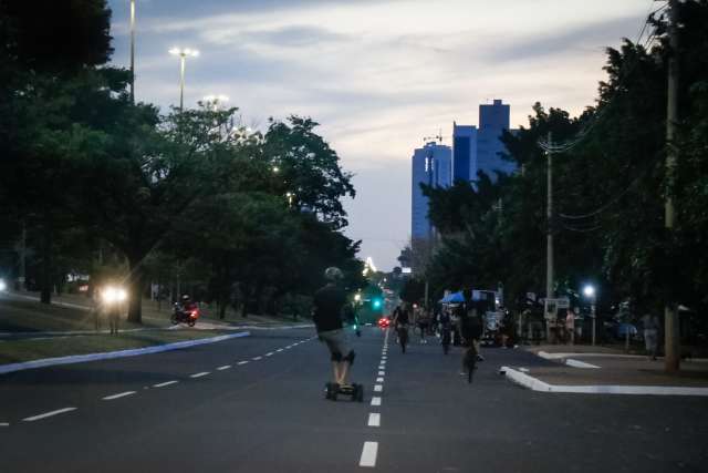 M&eacute;dico reclama de Parque aberto: &quot;fecham com&eacute;rcio mas deixam o povo aglomerar&quot;