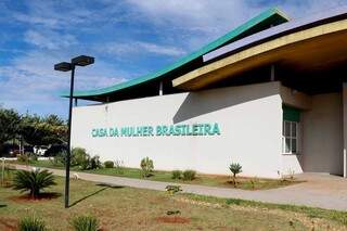 Ex invade casa, bate em mulher e a mantém trancada por três horas Ex invade casa, bate em mulher e a mantém trancada por três horas