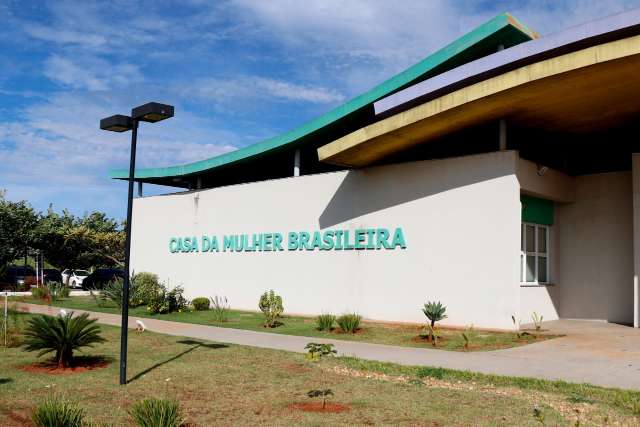Ex invade casa, bate em mulher e a mant&eacute;m trancada por tr&ecirc;s horas 