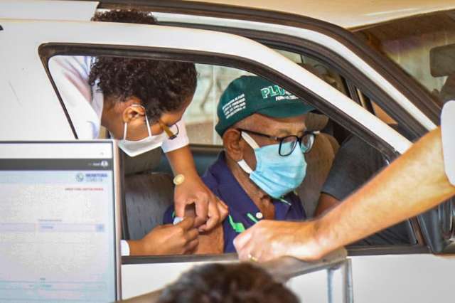 Capital passa a vacinar pessoas de 62 anos