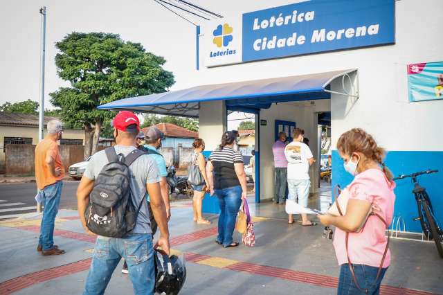 Longas filas marcam reabertura de lot&eacute;ricas em Campo Grande no p&oacute;s-feriad&atilde;o