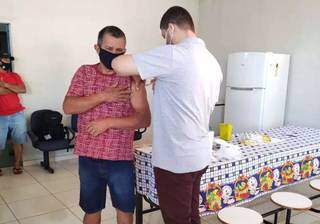 Japor&atilde; come&ccedil;a a vacinar profissionais da educa&ccedil;&atilde;o contra a covid