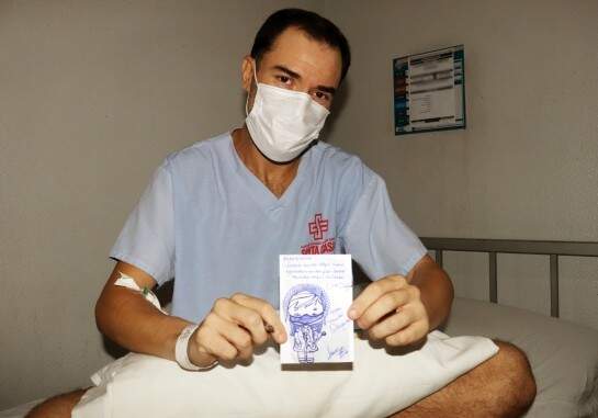 Internado com câncer no estômago, paciente homenageia equipe médica com  desenhos - Comportamento - Campo Grande News