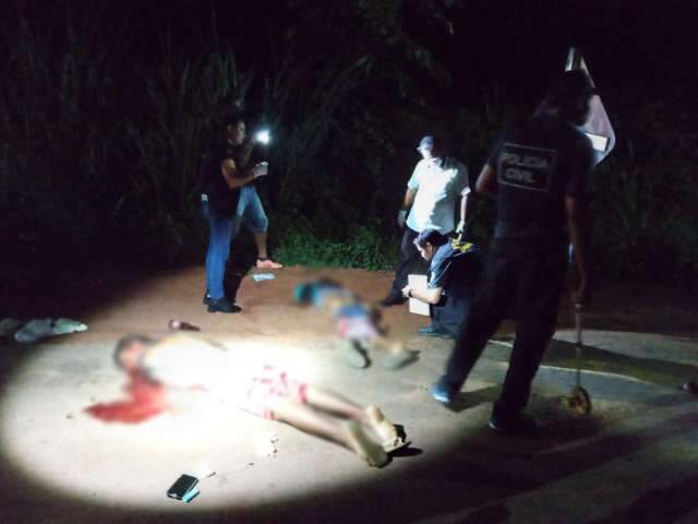 Jovens de 18 e 19 anos s&atilde;o executados com tiros de pistola no interior