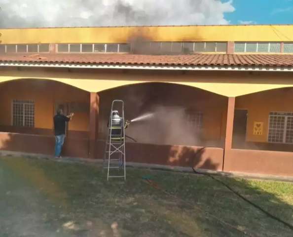 V&iacute;deo mostra inc&ecirc;ndio que atingiu salas de igreja cat&oacute;lica em MS