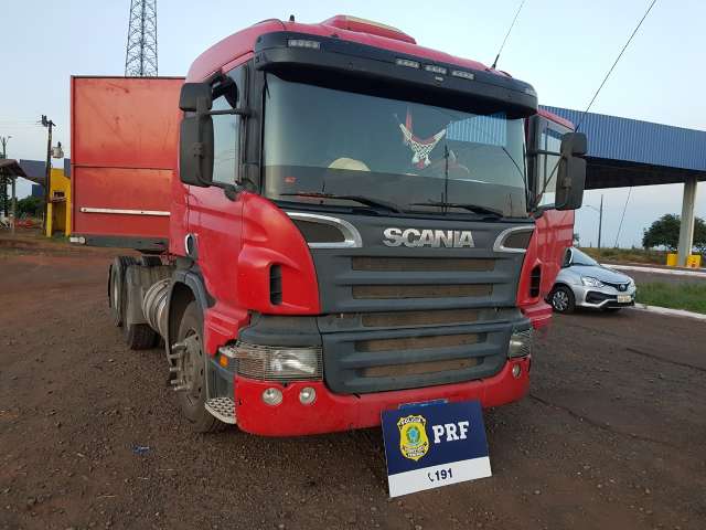 Dupla &eacute; presa a caminho do Paraguai com carreta roubada em Santa Catarina 