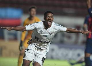 Santos faz 3 no San Lorenzo e fica perto da fase de grupos da Libertadores