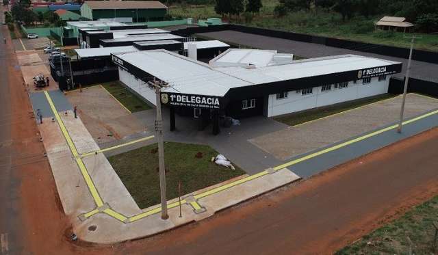 M&atilde;e defende beb&ecirc; de 7 meses e acaba agredida a paulada pelo marido