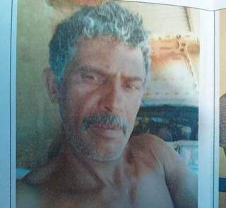 Homem morto e enrolado em tapete &eacute; reconhecido pela esposa
