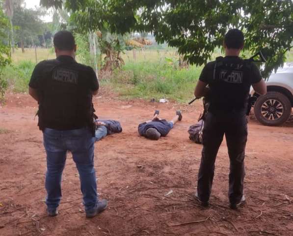 Quatro traficantes s&atilde;o presos em entreposto de maconha na fronteira