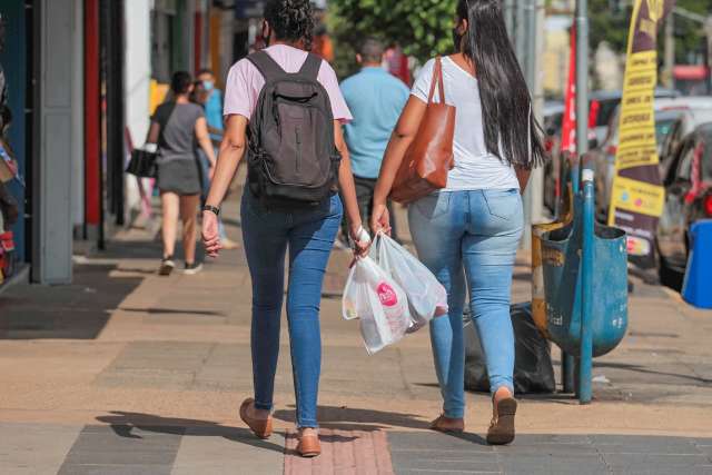 Com&eacute;rcio v&ecirc; aux&iacute;lio emergencial como possibilidade de recuperar vendas