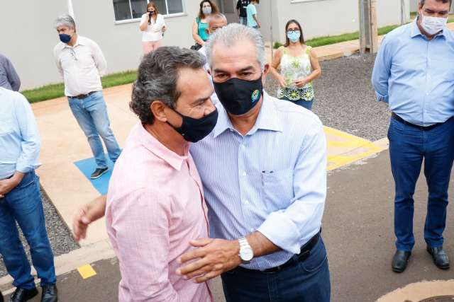 Governo e munic&iacute;pio destacam uni&atilde;o em dia de entrega de apartamentos populares