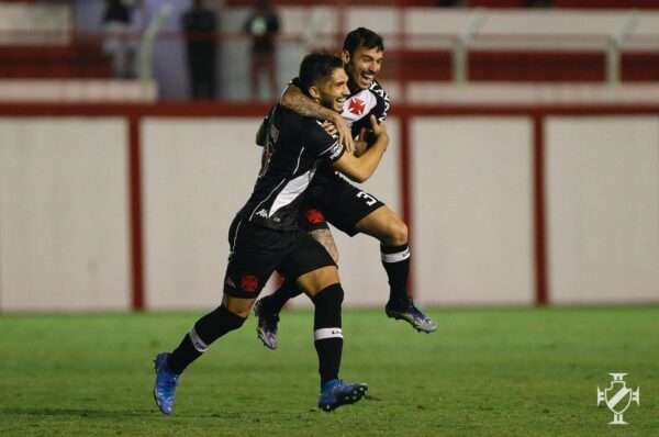 Vasco bate Tombense com um gol em cada tempo e avan&ccedil;a na Copa do Brasil