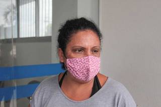 Selma Maria Souza Tatelan, de 41 anos, não conseguiu informações através do aplicativo. (Foto: Marcos Maluf)