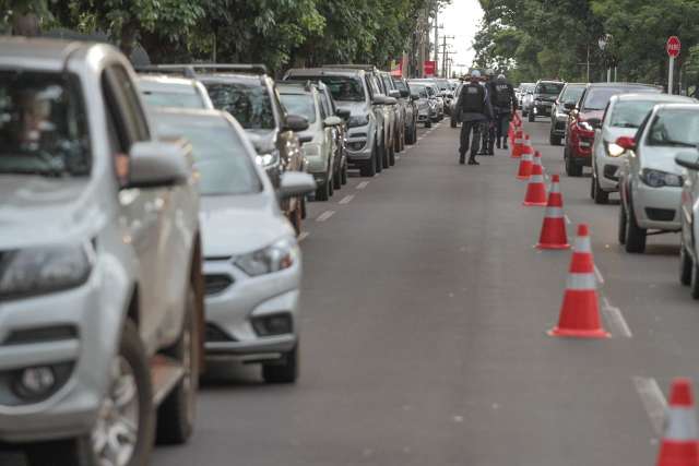 Para 2&ordf; dose, inaugura&ccedil;&atilde;o do drive-thru no Albano Franco tem fila e desavisados 