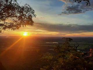 Imagem do pôr do sol do Morro do Paxixi, última mensagem visualizada por Uiara no whats, no dia 22 de março. (Foto: Natalia Mecelis Cabral )
