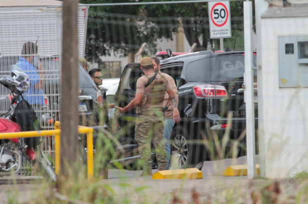 Bandidos entram pelo teto de ag&ecirc;ncia e tentam furtar dinheiro de cofre 