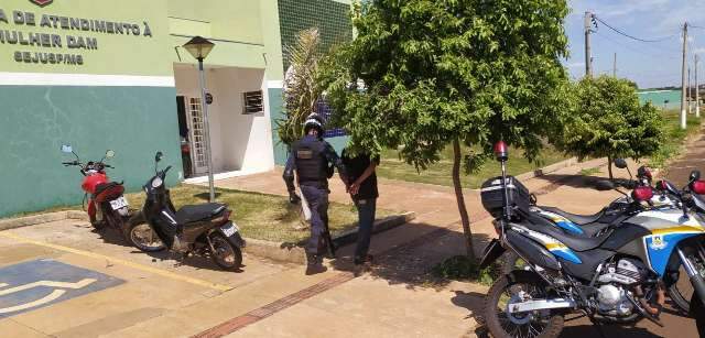 Homem que tentou matar ex &eacute; preso e pol&iacute;cia evita trag&eacute;dia