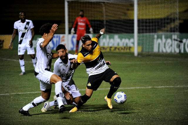 Sem vencer h&aacute; 179 dias, Crici&uacute;ma elimina Ponte da Copa do Brasil nos p&ecirc;naltis