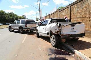 Motorista bate em 5 carros e alega estar fugindo de assalto Motorista bate em 5 carros e alega estar fugindo de assalto