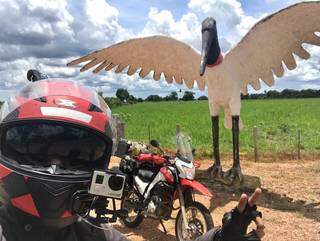 Thiago usa uma moto 160 cc, considerada pouco potente para longas viagens (Foto: Arquivo Pessoal)