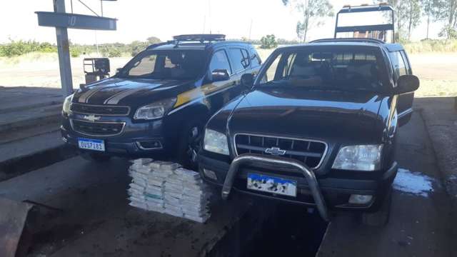 Casal &eacute; preso transportando R$ 372 mil de crack no tanque de caminhonete 