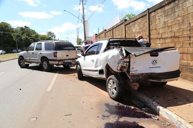 Motorista bate em 5 carros e alega estar fugindo de assalto