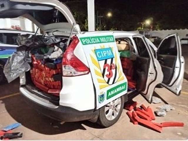 Adolescente de 17 anos &eacute; apreendido dirigindo carro com 1 tonelada de maconha