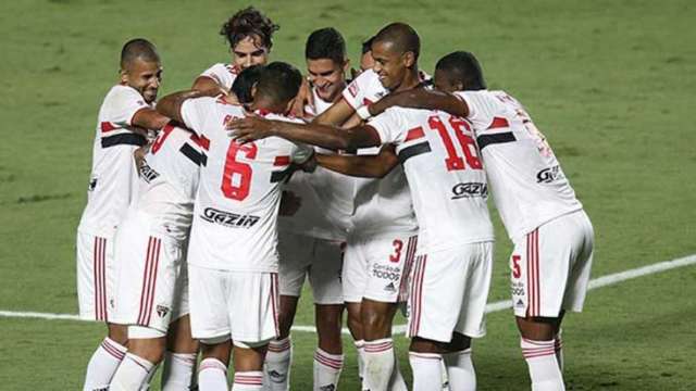 S&atilde;o Paulo aproveita fragilidade do S&atilde;o Caetano e goleia por 5 a 1