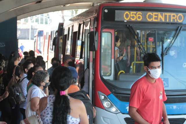 Para 76%, escolas e com&eacute;rcio t&ecirc;m que mudar hor&aacute;rios para desafogar os &ocirc;nibus