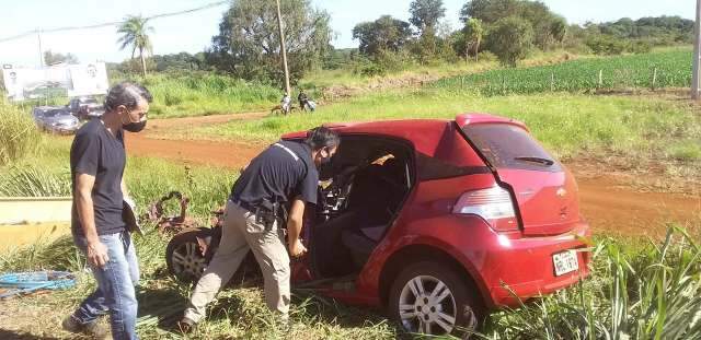 Batida frontal entre Agile e carreta bitrem mata rapaz de 19 anos na BR-267