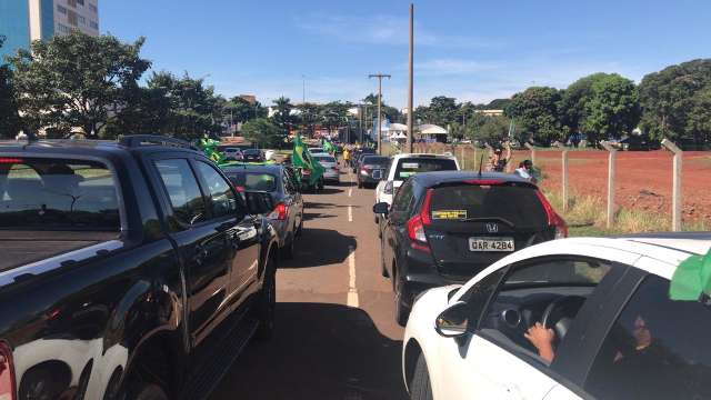 Por &ldquo;liberdade&rdquo;, manifestantes se re&uacute;nem em carreata na Afonso Pena 