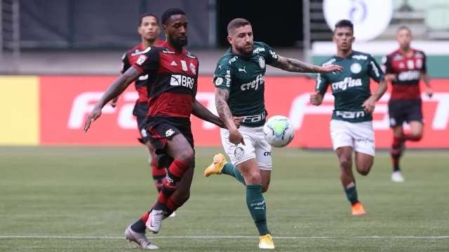 Flamengo e Palmeiras disputam o t&iacute;tulo da Supercopa do Brasil 