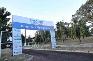 Polo de vacinação aberto no Centro de Convenções Albano Branco na semana passada (Foto: Paulo Francis-Arquivo)