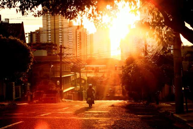 Segunda-feira ser&aacute; de temperaturas elevadas e ar seco em MS