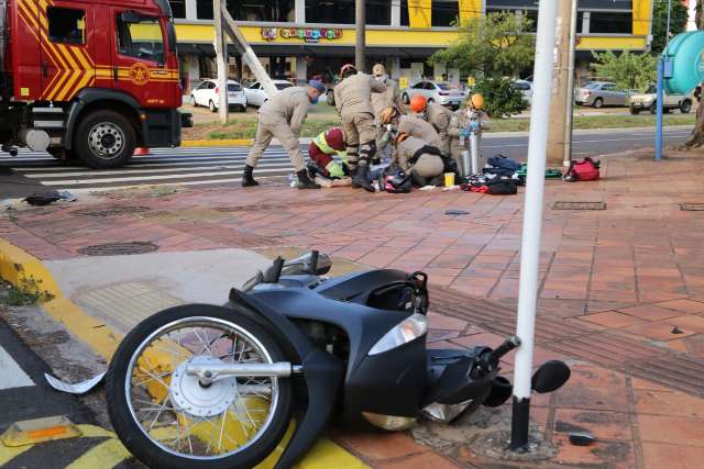 Acidente entre carro e moto mata mulher de 27 anos na Avenida Mato Grosso