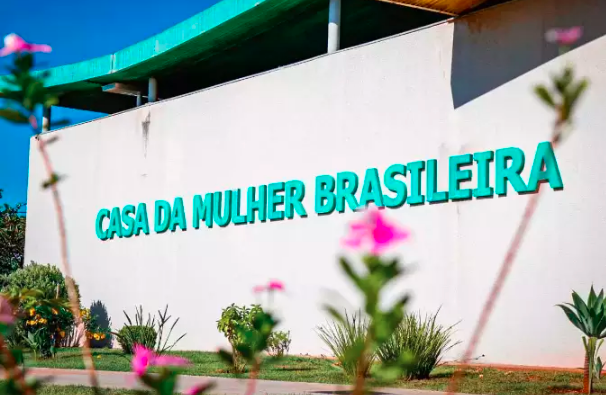 Filha pede socorro ao descobrir que m&atilde;e &eacute; mantida em c&aacute;rcere pelo namorado