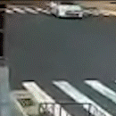Imagens mostram mulher ultrapassando sinal vermelho antes de colisão fatal