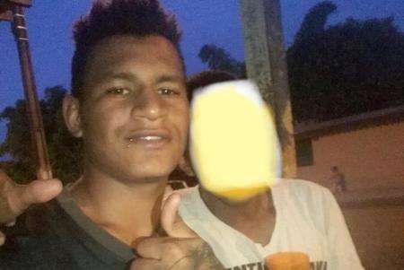 Alegando leg&iacute;tima defesa, homem que atirou no rosto de jovem presta depoimento