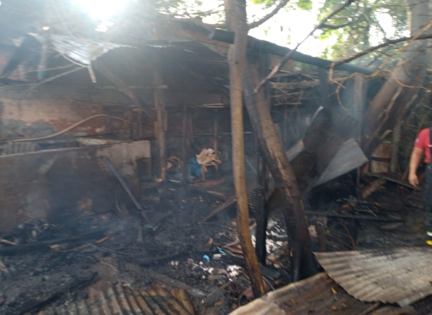 Fogos ap&oacute;s partida entre Flamengo e Palmeiras causam inc&ecirc;ndio em pr&eacute;dio