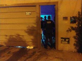 Fiscais flagram duas festas clandestinas e 160 pessoas furando toque de recolher