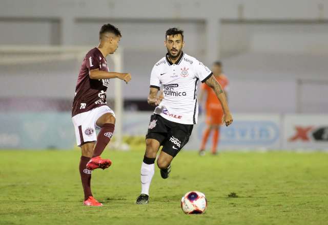 Luan &#039;acorda&#039; no 1&ordm; tempo, mas Corinthians perde invencibilidade em Araraquara