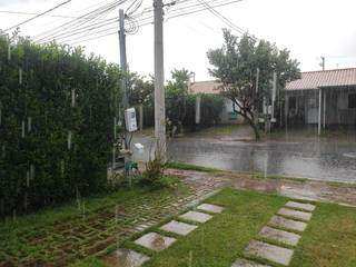 Chuva registrada em condomínio localizao no bairro Parati (Foto: Direto das Ruas)