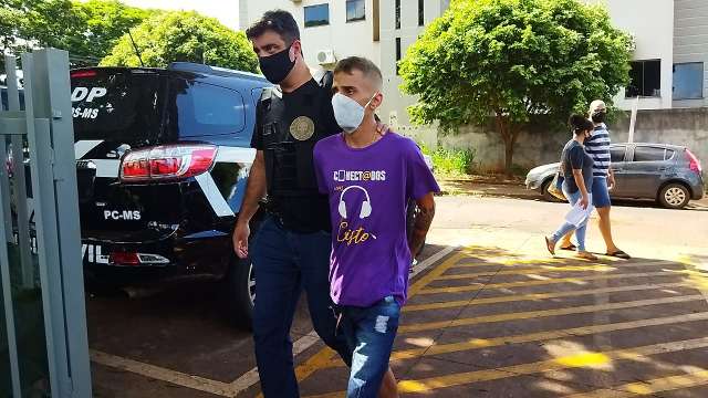 Homem que disparou 30 tiros contra rival &eacute; cercado e preso em ch&aacute;cara